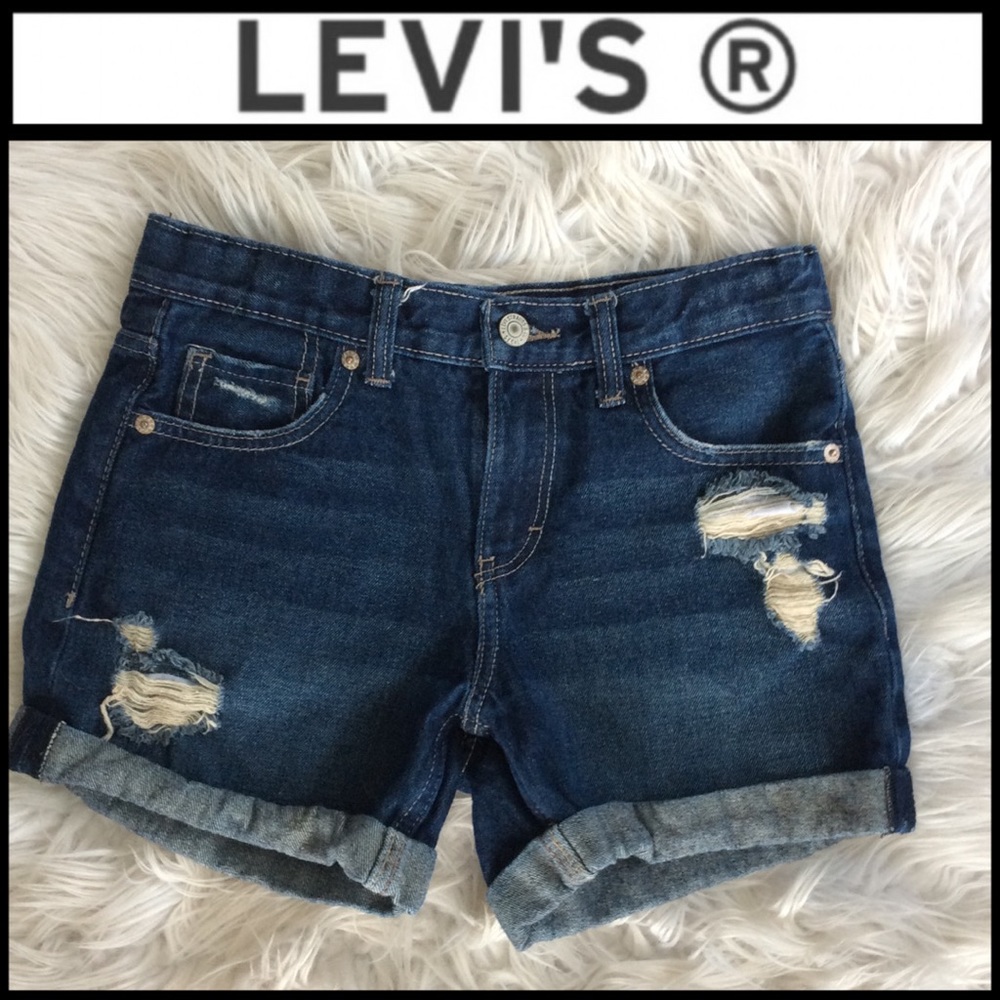 NWOT Levi’s Girlfriend Shorty Shorts